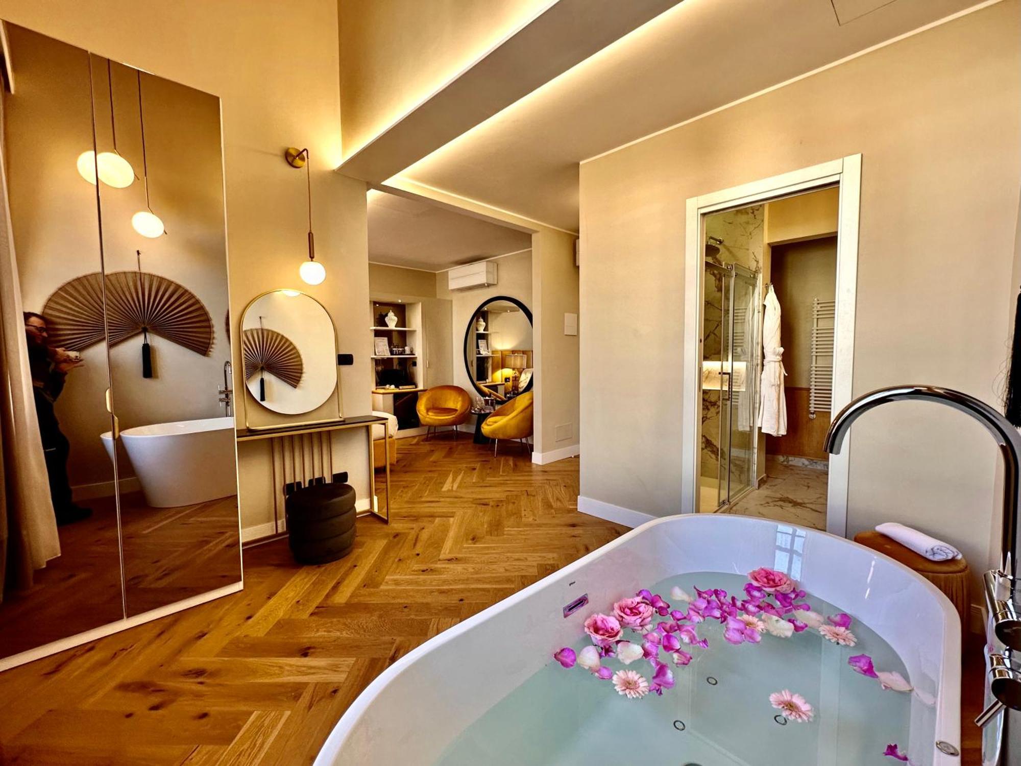 Suite con bañera de hidromasaje - Cama extragrande